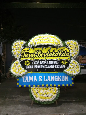 Papan Bunga Duka di Kormomolin